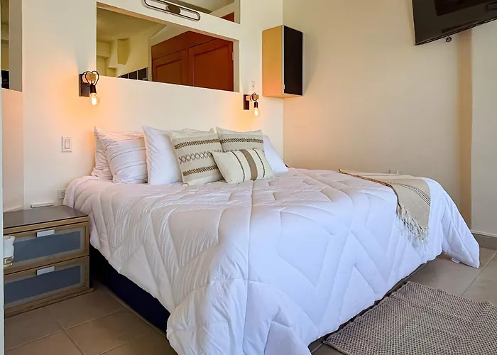 Ferienhaus Marina & Ocean View Balcony, Rooftop Pool Access